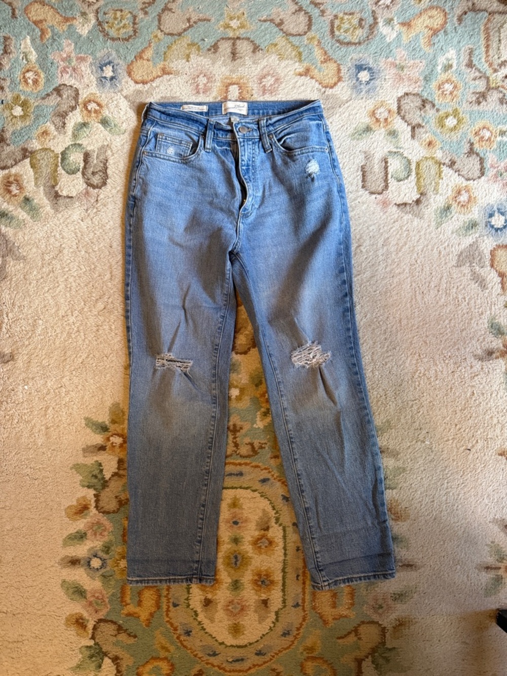 Women’s Universal Thread Light Blue Distressed Jeans
